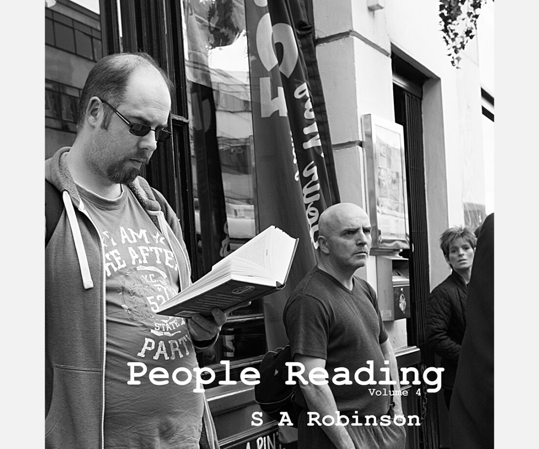 <b>People Reading Volume 4</b> <br/> Simon Robinson