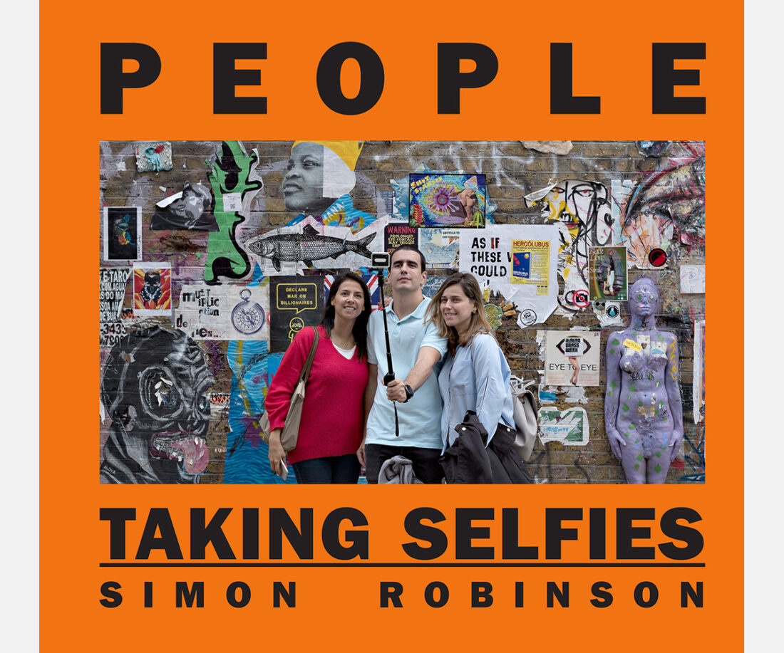 <b>People - Taking Selfies</b> <br/> Simon Robinson