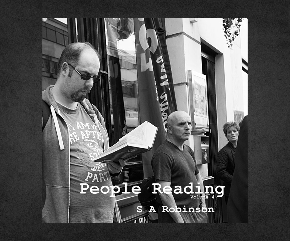 <b>People Reading Volume 4</b> <br/> Simon Robinson